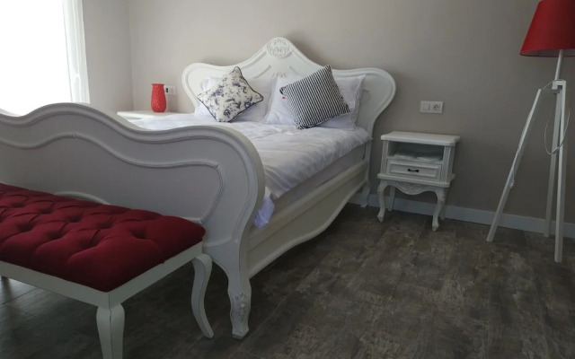Otel Naturla Göl Evi