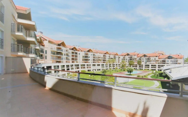 Modern Apartment in Luxurious Condominium