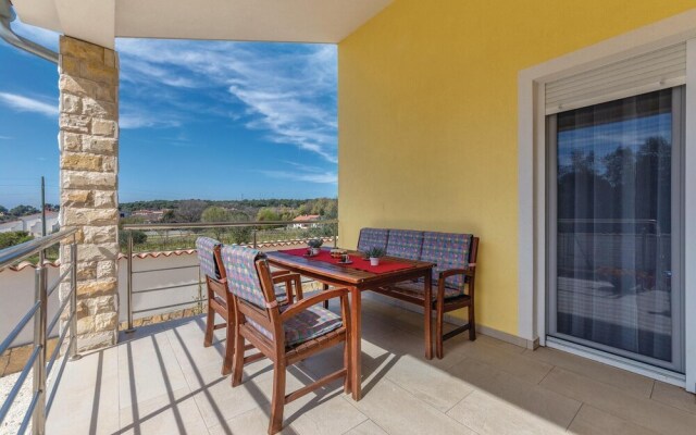 Nice Home in Liznjan With Wifi and 3 Bedrooms