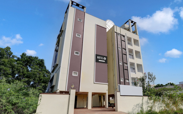 Super OYO Hotel O Ramaraopet Near Kakinada Beach