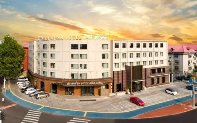 Yueweizhi·rong Hotel (Baoding Chaoyang North Street Wanda Plaza branch)