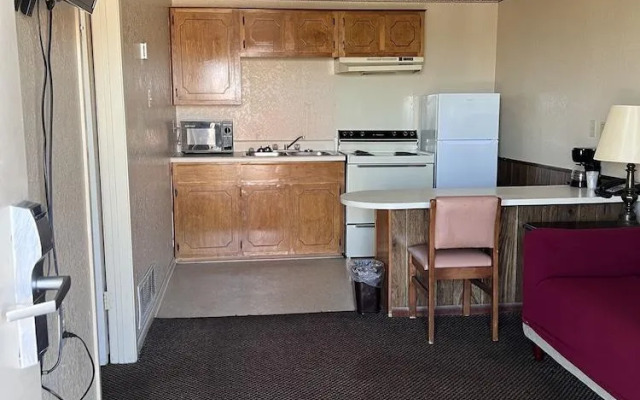 Hallmark Inn and Suites