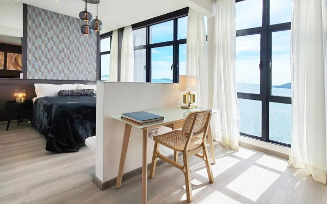 Seaview Bliss Studio - Tropical Elegance