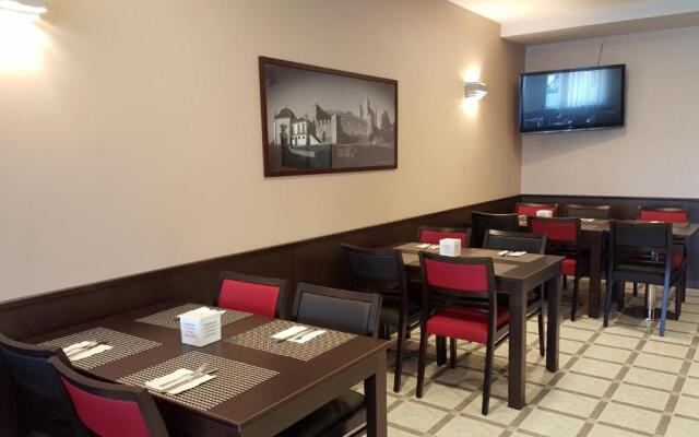 Hotel Feira Pedra Bela