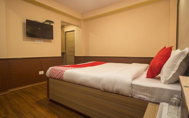 Oyo 22296 New Amber Hotel