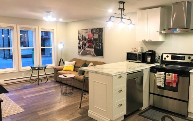 Esther's Place-Carleton Place Downtn Apartment