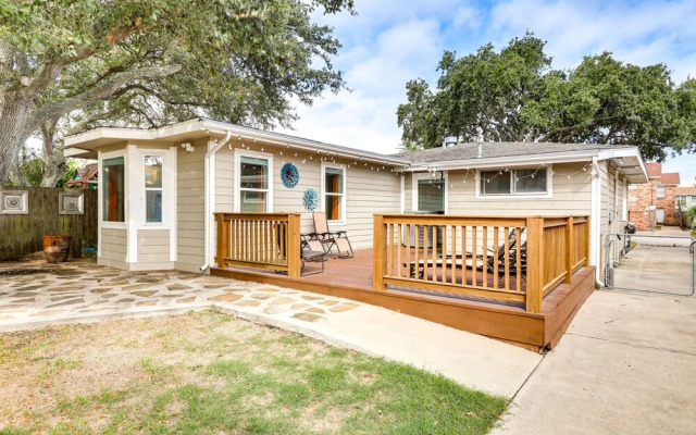 Near Beach & Attractions: Home in Galveston!