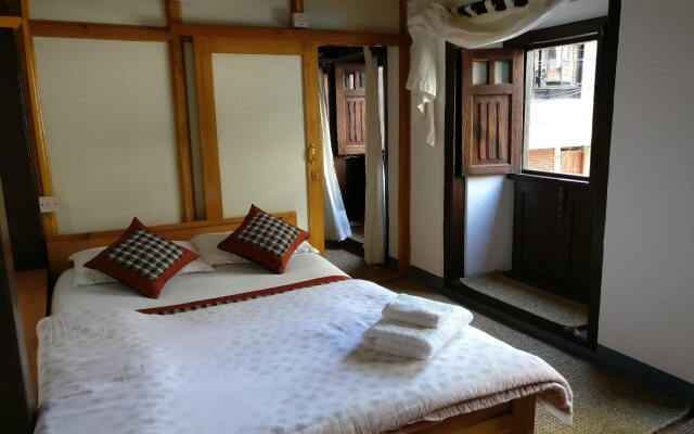 Hiranya Guest House