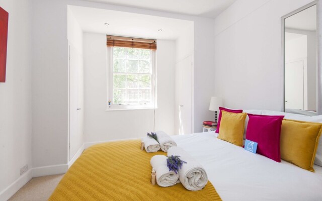 The Wonderful Chelsea Manor Street Apartment - CHK