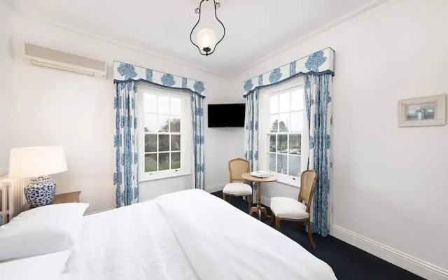 Oscars Waterfront Boutique