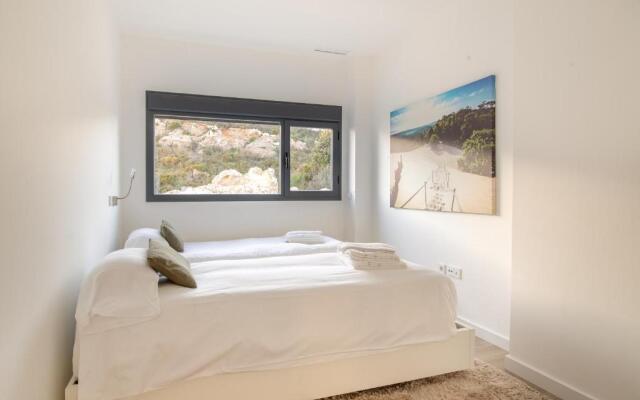 2260-Luxury villa with private pool and seaview