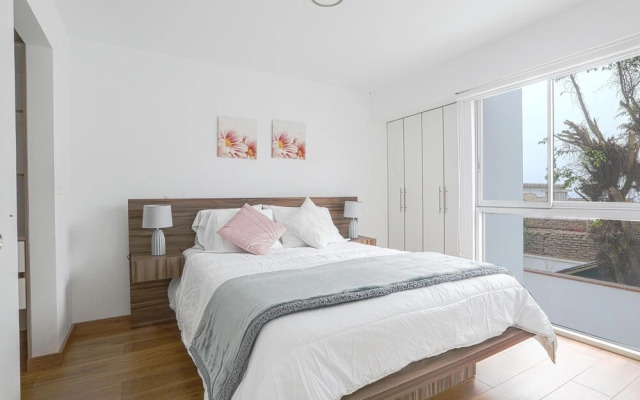 Quiet Romantic Apartment In The Heart Of Barranco