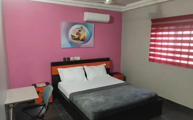 Royal Blue Guest House & Bar