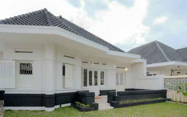 Oyo 3117 Guest House Selasar Syariah