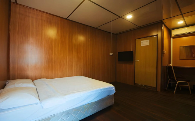 Dragon Inn Floating Resort – Guest Rooms – Semporna