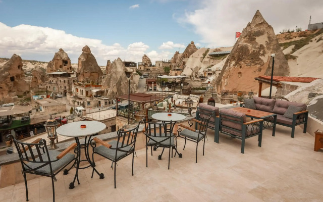 Cave Life Hotel