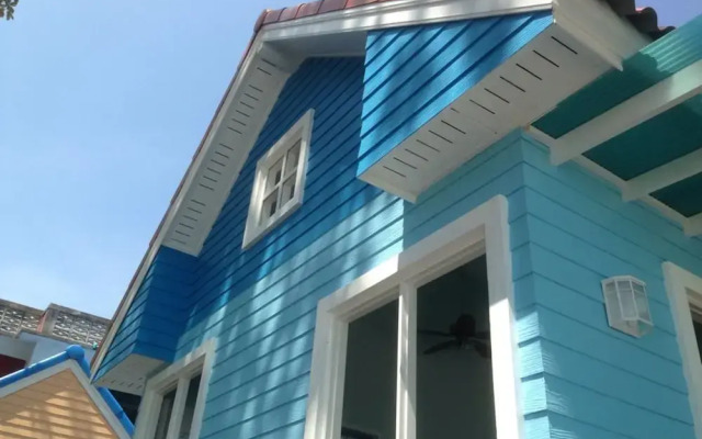 Teeny Beach Bungalow