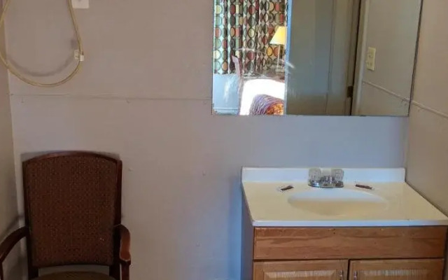 Budget Inn & Suites