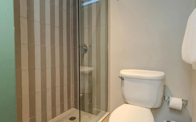 Comfort Inn & Suites Levittown