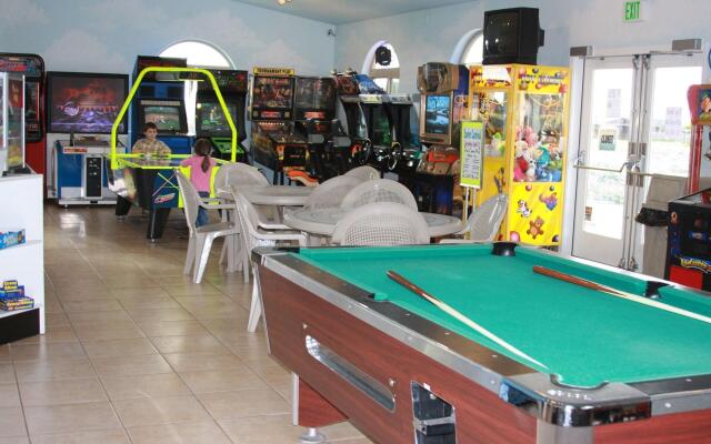 Emerald Dolphin Inn & Mini Golf