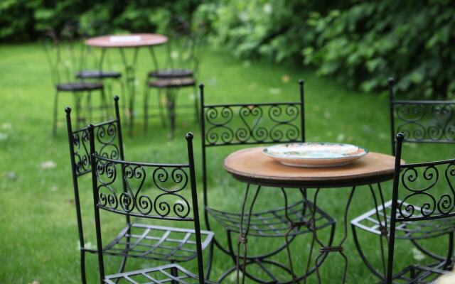 The Deacon & James Pharmacy B&B