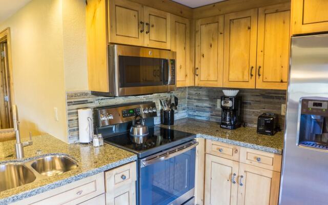 Deluxe condo in newly remodeled Grand Summit Hotel by RedAwning - Save 20% on 7+ Nights!