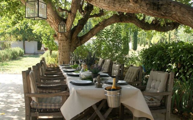 Plush Villa in Villecroze with Private Swimming Pool