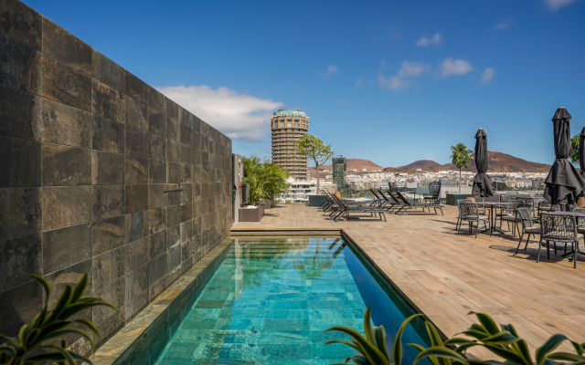 LIVVO Lumm Hotel 