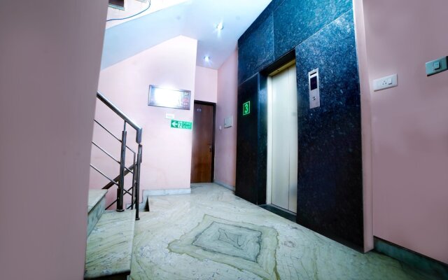 OYO 9056 Hotel Holiday Comfort