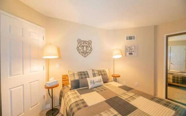 Viking Bear Lair Lakefront Condo
