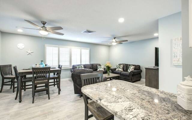 Moonmist Gorgeously Renovated Courtyard