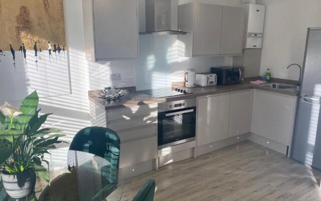 Wyndham Crescent - Stylish Flat in Popular Pontcanna