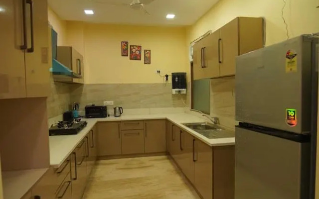Lime Tree 3BHK Serviced Apartments DLF 5