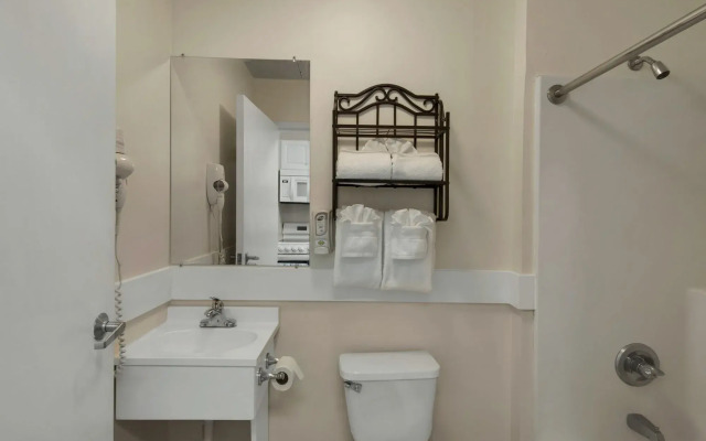 Beach Tower Beachfront Hotel, a By The Sea Resort