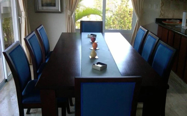 Vacation Villa Gated Only Minutes From Downtown