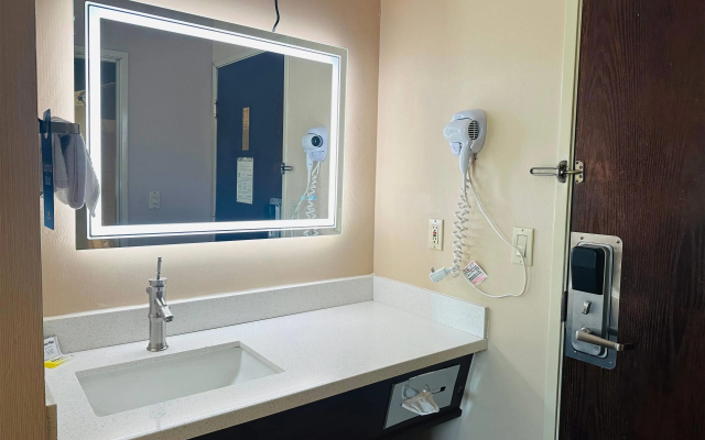 Days Inn by Wyndham Seatac Airport