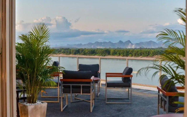 Blu Hotel Nakhon Phanom