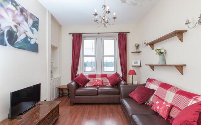 Homely Tenement for 4 Near Botanic Gardens
