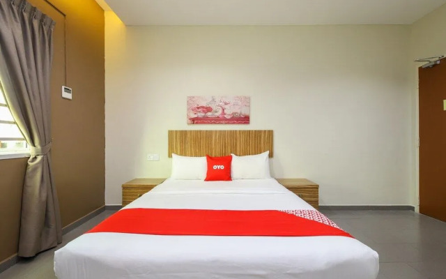 OYO 89839 Riaz Hotel