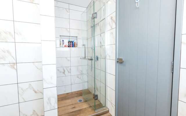 3 Bedroom Village Retreat Home With Sea Views