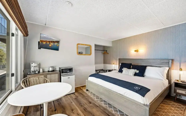 Fresh Coast Motel