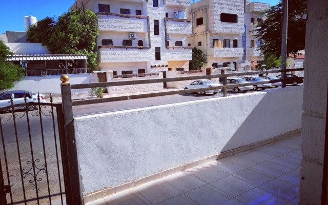 Al Hawari Apartments - Al Farouk Street