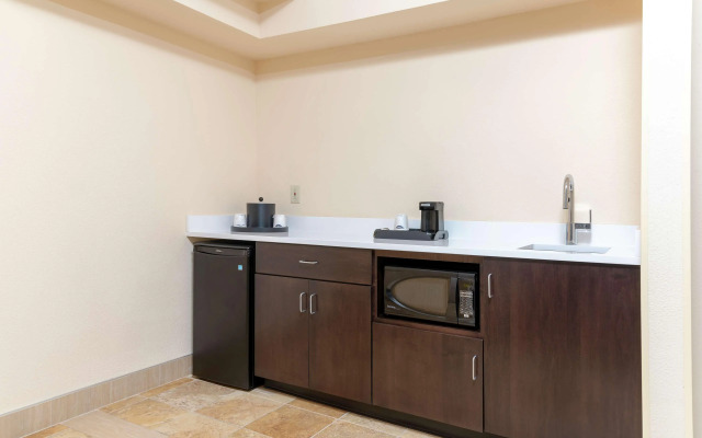 Hampton Inn & Suites Cleveland-Airport/Middleburg Heights