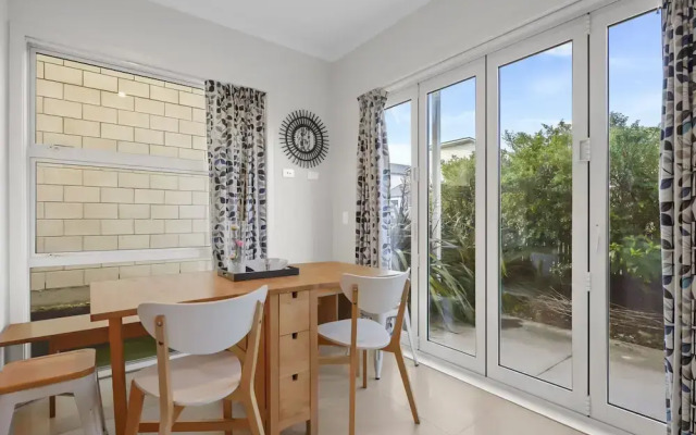 Modern 3BR Family House - Yard & Big TV