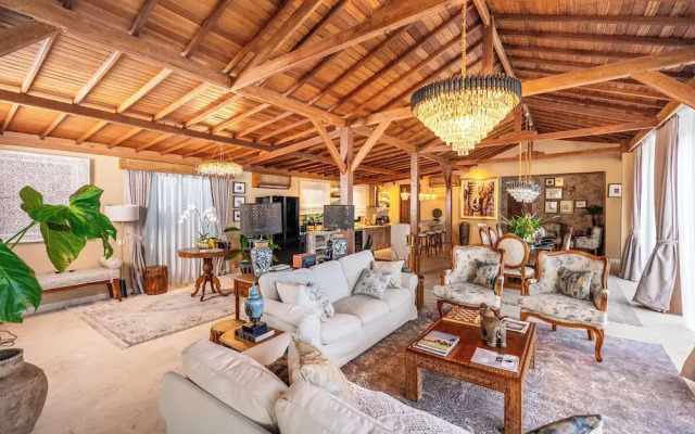 Luxurious Arakana Villa with Pool
