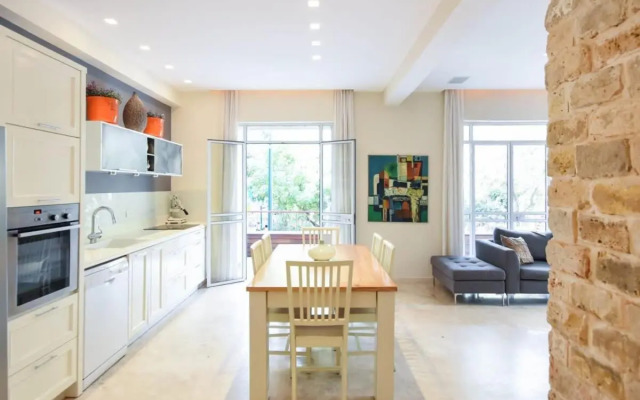 Blue Quartz by HolyGuest