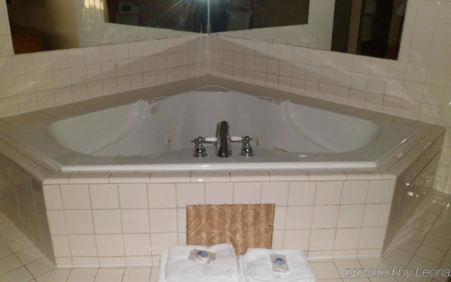 Americas Best Value Inn & Suites Victoria