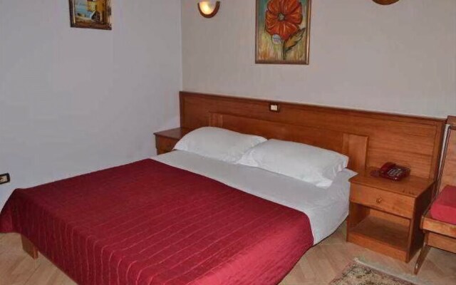 Hotel Lugano Tirana