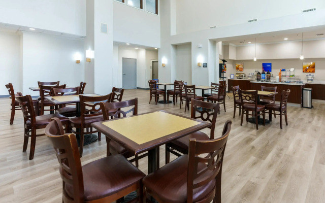 Comfort Suites University Drive