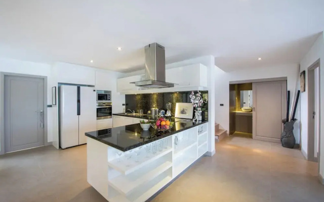 Beachfront Pool Villa Seaview V231